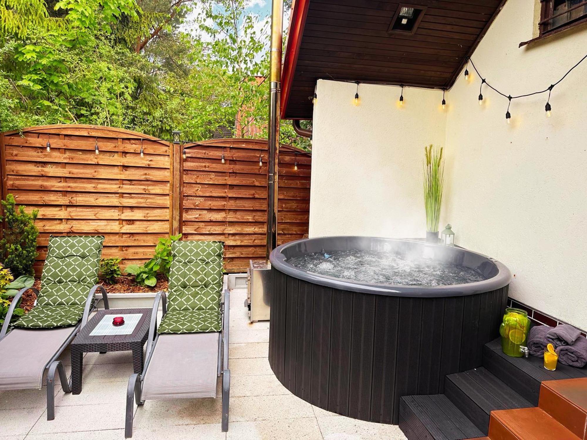 Kamien Nad Jeziorem Z Jacuzzi Lodge Jelenska Huta